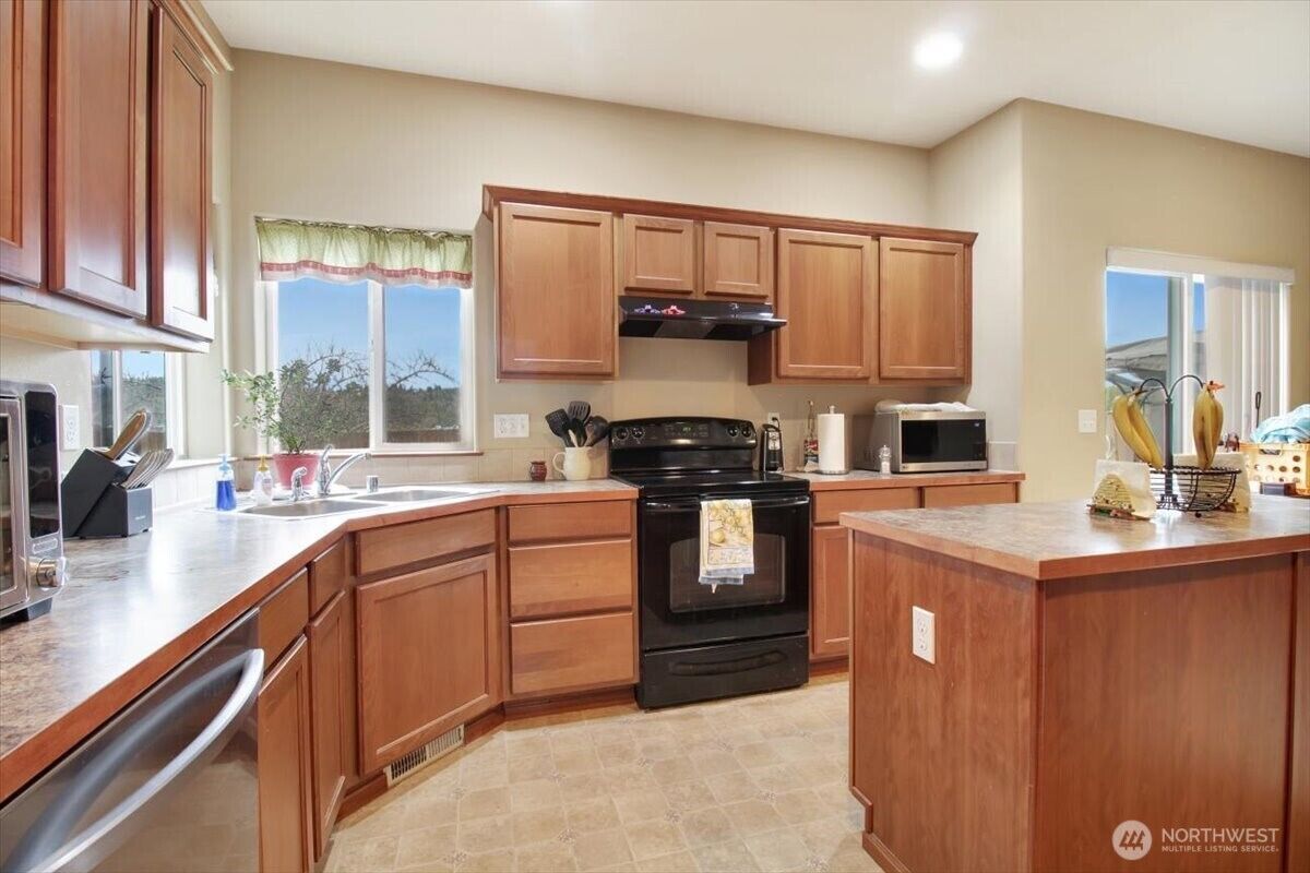 Kitchen with island and range